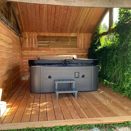 La Chaumiere 3* Varneil